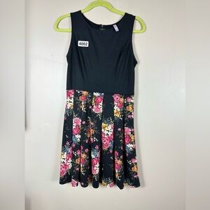 Xhilaration med 16p2p 15”waist 35 length black top half floral bottom preowned
